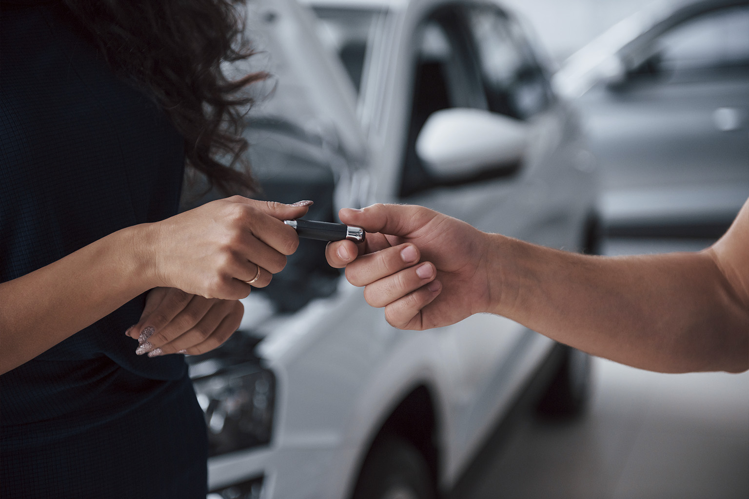Vendi o carro e continuo recebendo multa: os prazos de 30 e 60 dias que decidem de quem é a penalidade